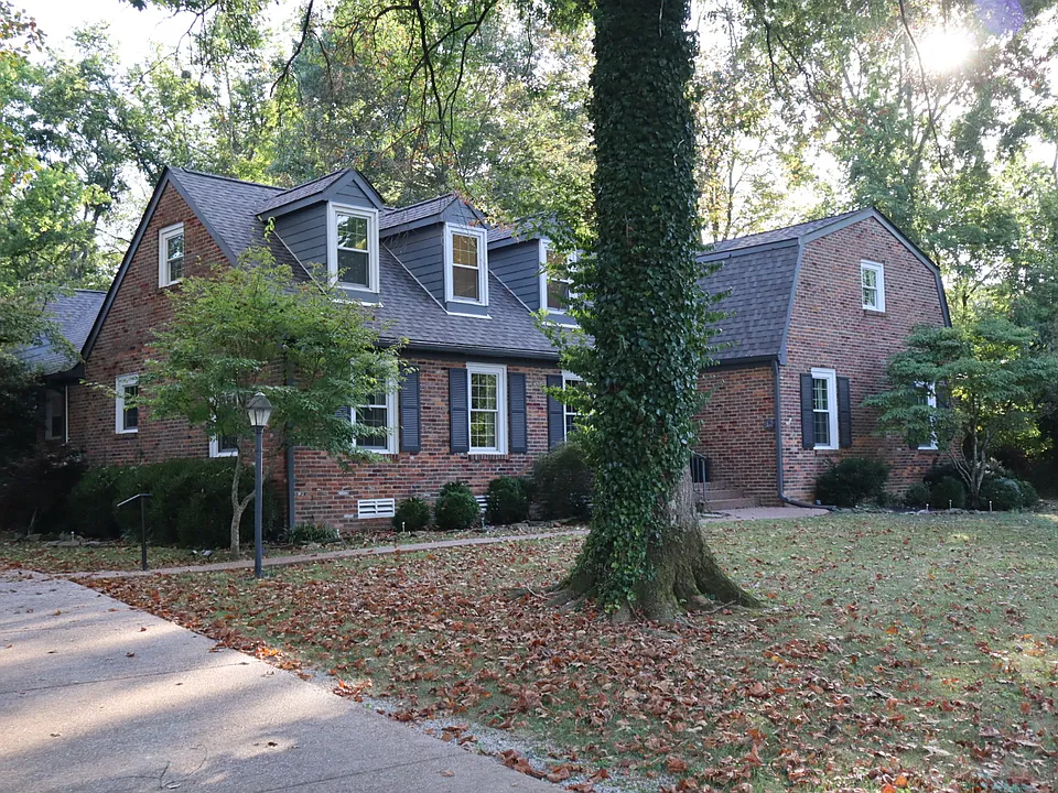 Williamsburg Dr
