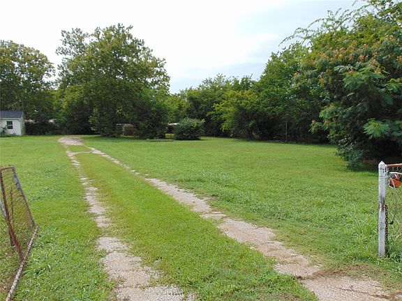2nd image of 226 Happy Trails Rd