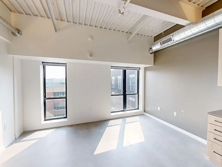 418 East Grand — Photo 39