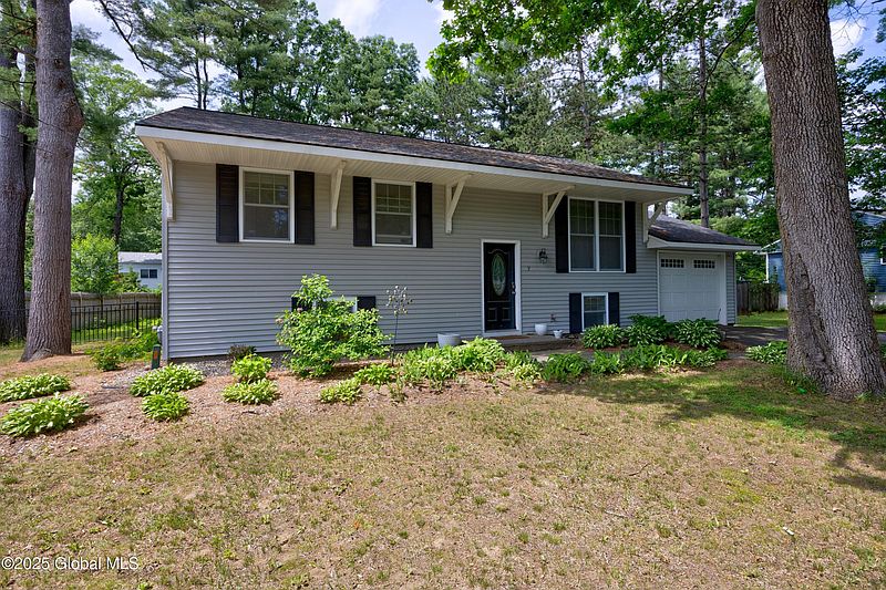 2nd image of 7 Hathorn Blvd Boulevard