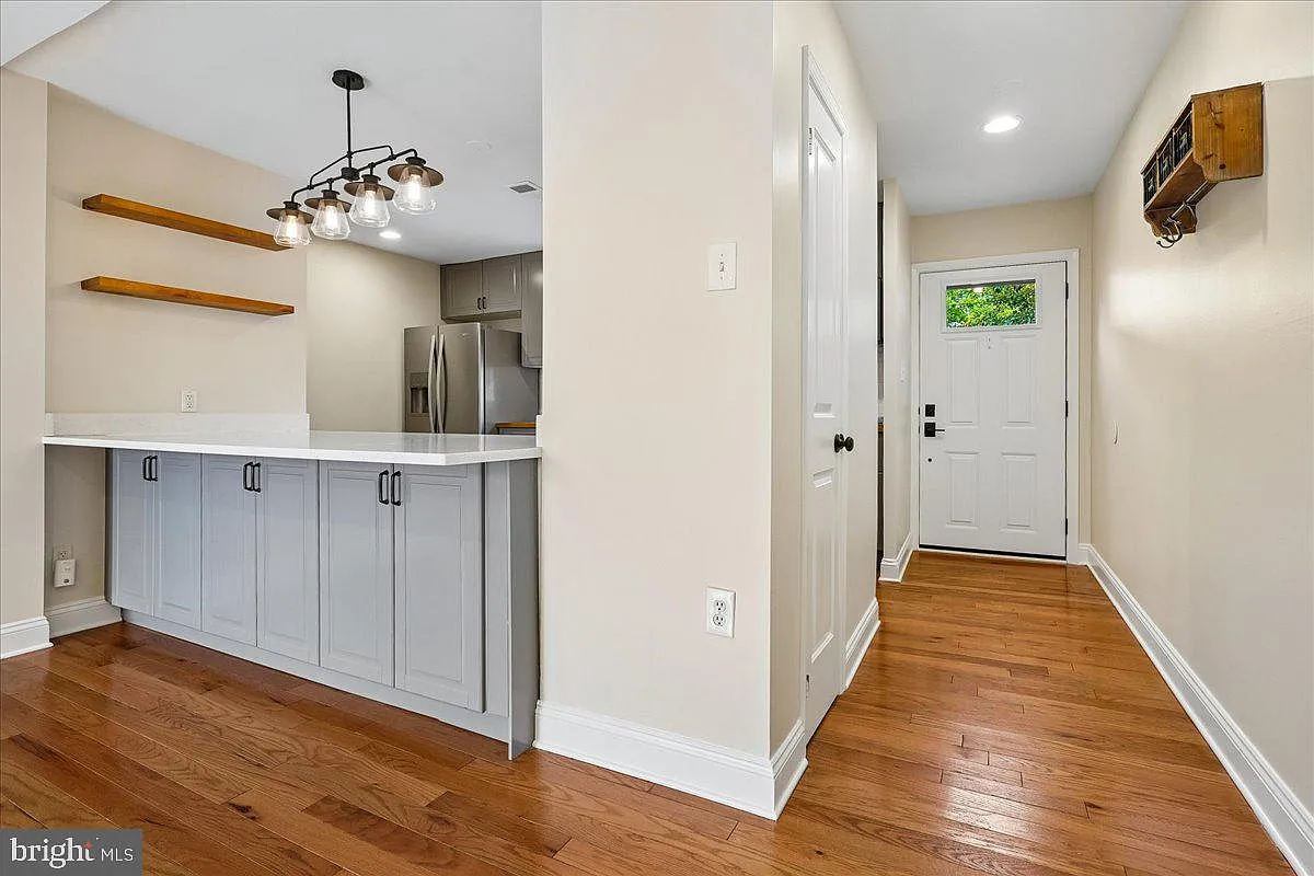 3 bed, 1603 sqft, $3,650 — Photo 4
