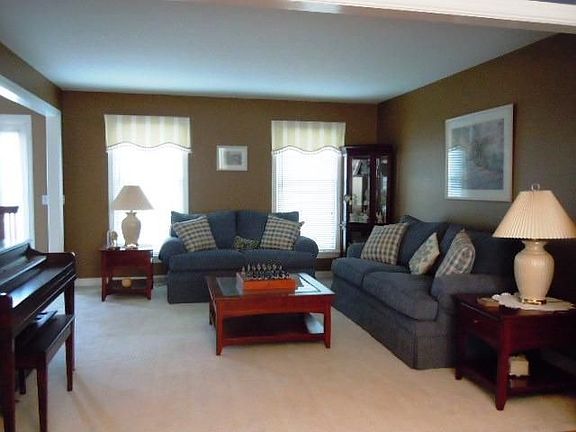 3rd image of 120 Burbank Dr
