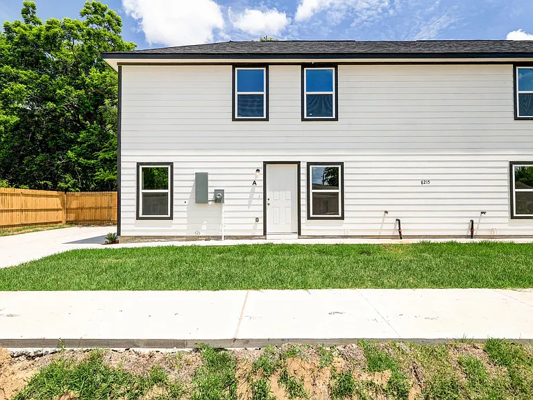 8215 Hanna St #B — Photo 11