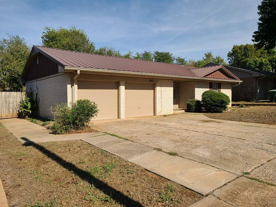 1st image of 925 Crown Dr