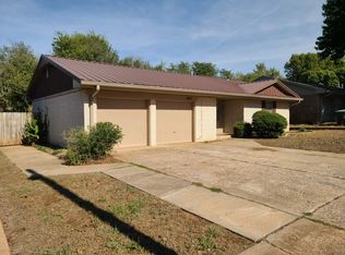 925 Crown Dr, Edmond, OK 73034