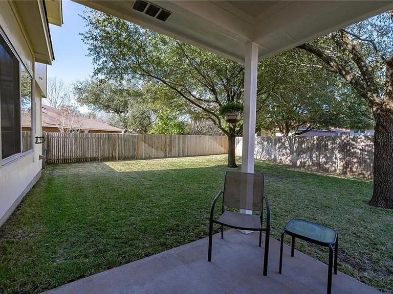 1405 Faustino Cv — Photo 17