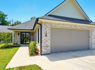 108 Meadowbrook Dr, Broussard, LA 70518