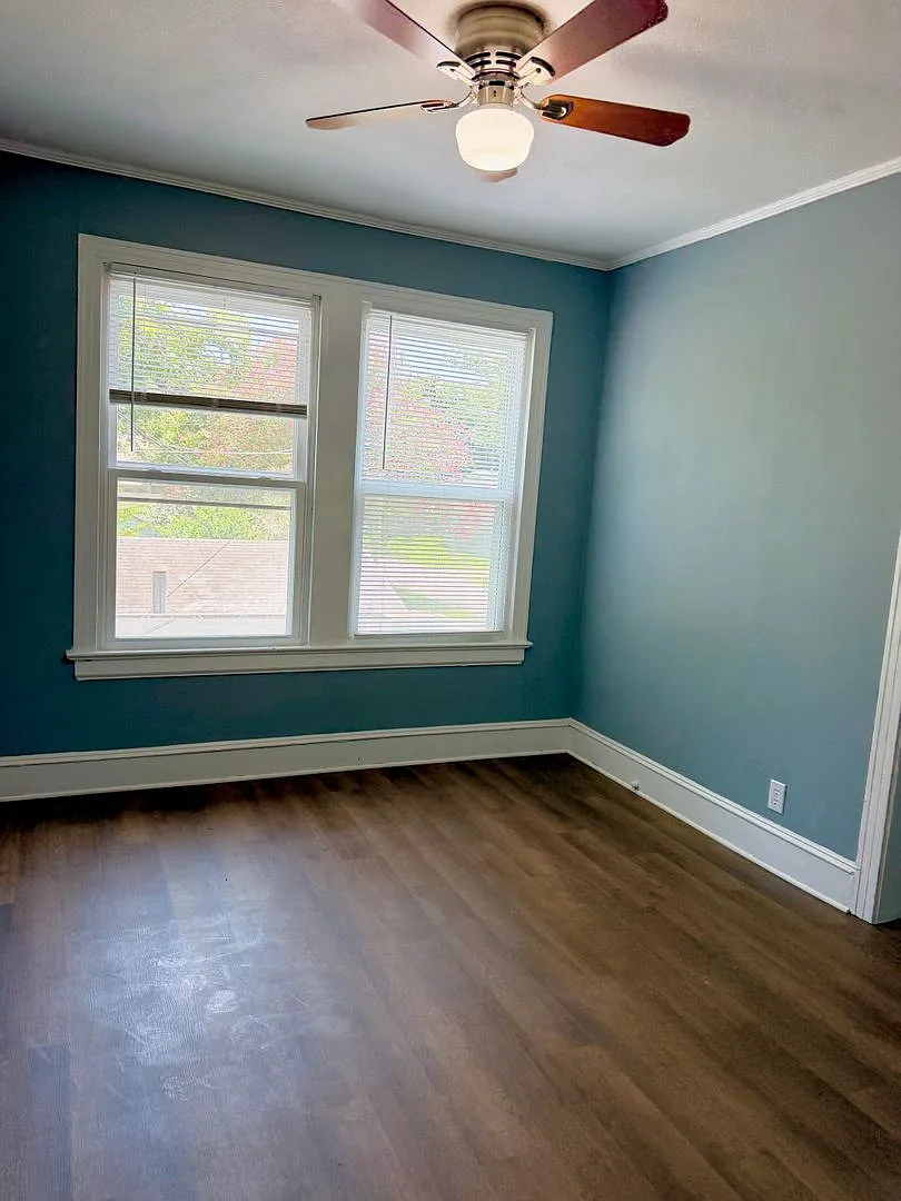 101 E Merrick — Photo 3