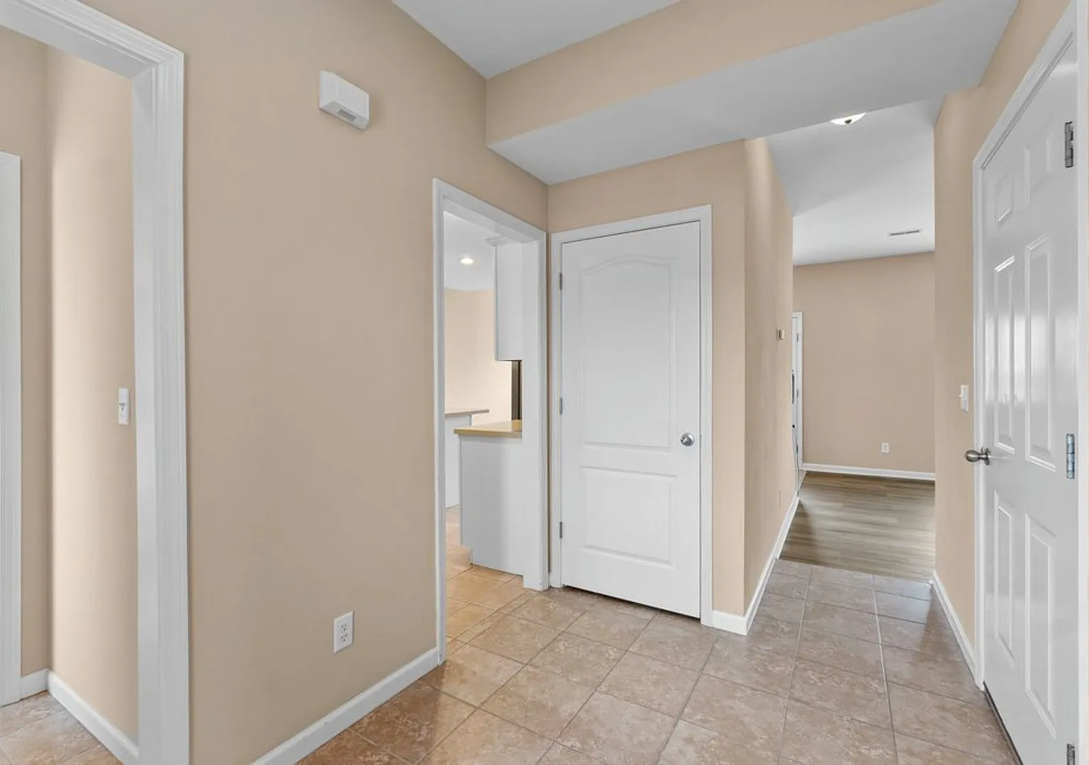 Spacious Duplex in Cape — Photo 3
