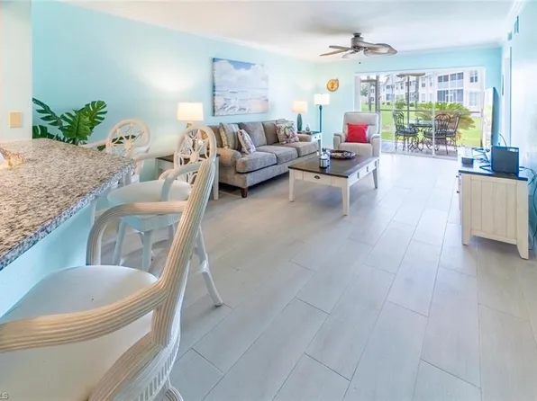 774 Wiggins Lake Dr APT 106, Naples, FL 34110