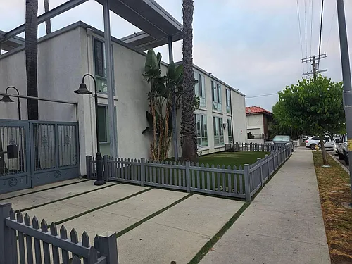 5725 Reseda Blvd Photo 1