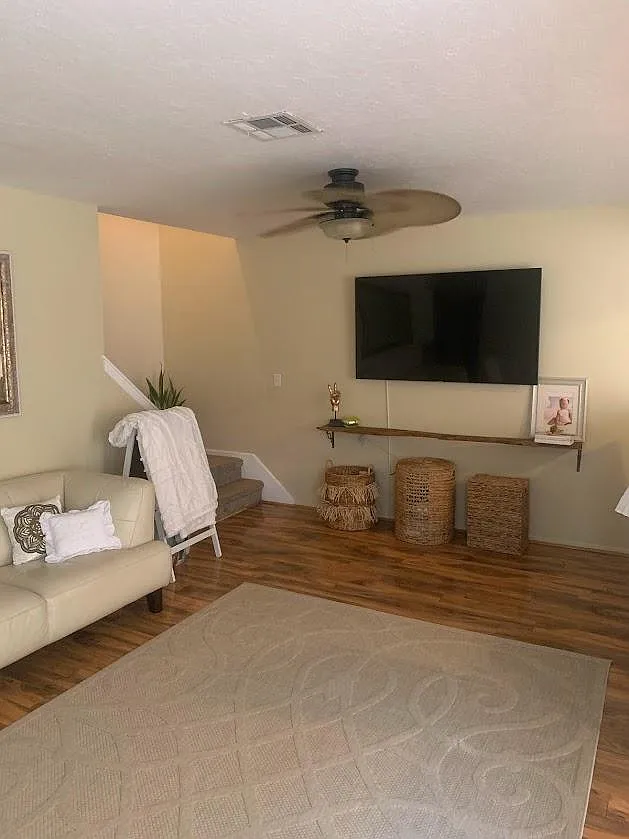 3 bed, 1277 sqft, $1,795 — Photo 2