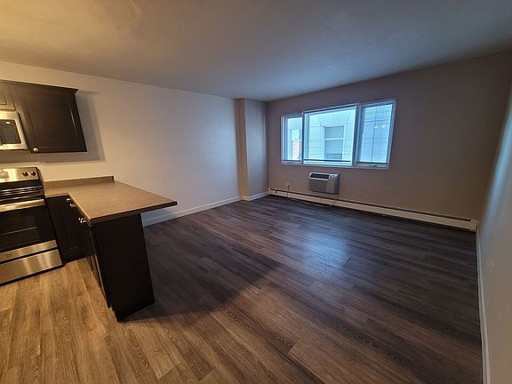 4th image of 1321 N Franklin Pl APT 6B