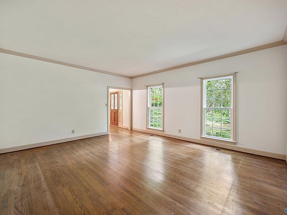 5th image of 2702 Boulder Cir SE