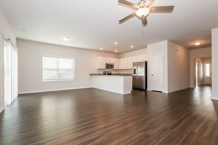 3 bed, 2.0 bath, 1708 sqft, $2,145 — Photo 3