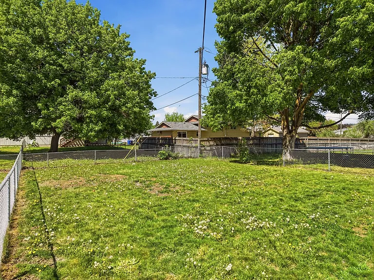 2705 N Robie Ct — Photo 25