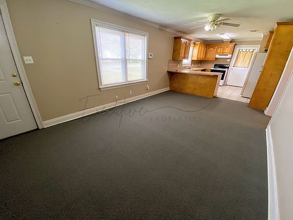 4th image of 512 E Claude St