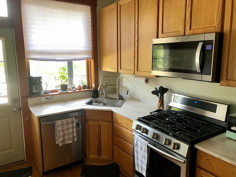 5861 Nina — Photo 10