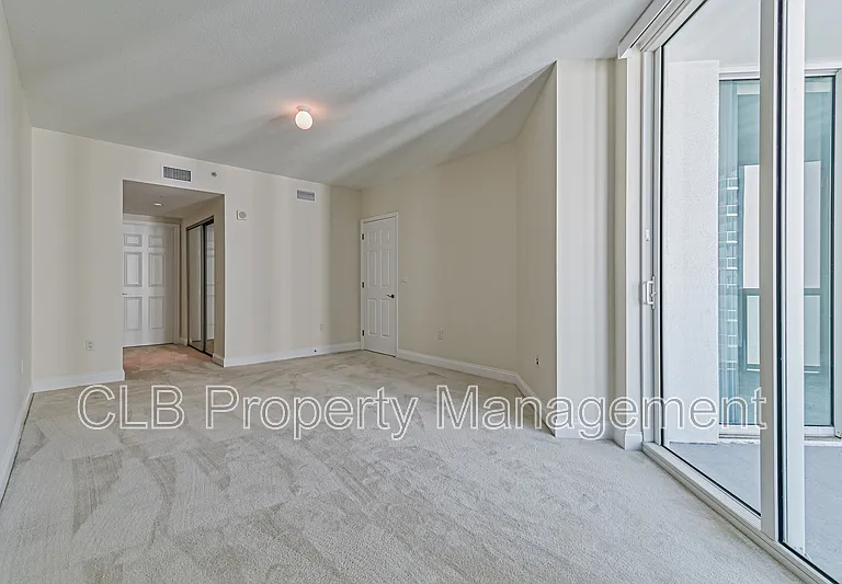 241 Riverside Dr #807 — Photo 5