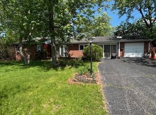 4 Woodrow Rd S, Kendall Park, NJ 08824