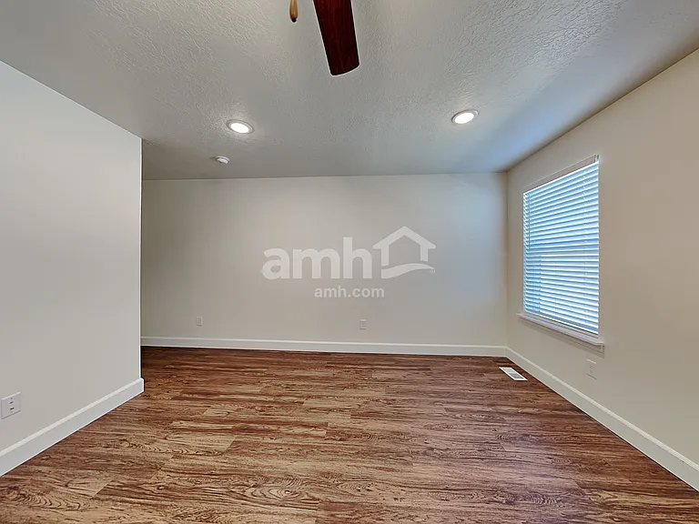 2293 E Frontier St — Photo 8
