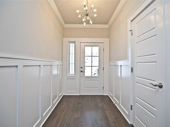2nd image of 806 Chancery Ln