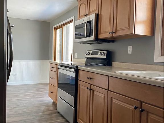 2nd image of 1290 Honeysuckle Ln