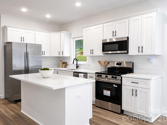 5th image of 4147 2nd St NE