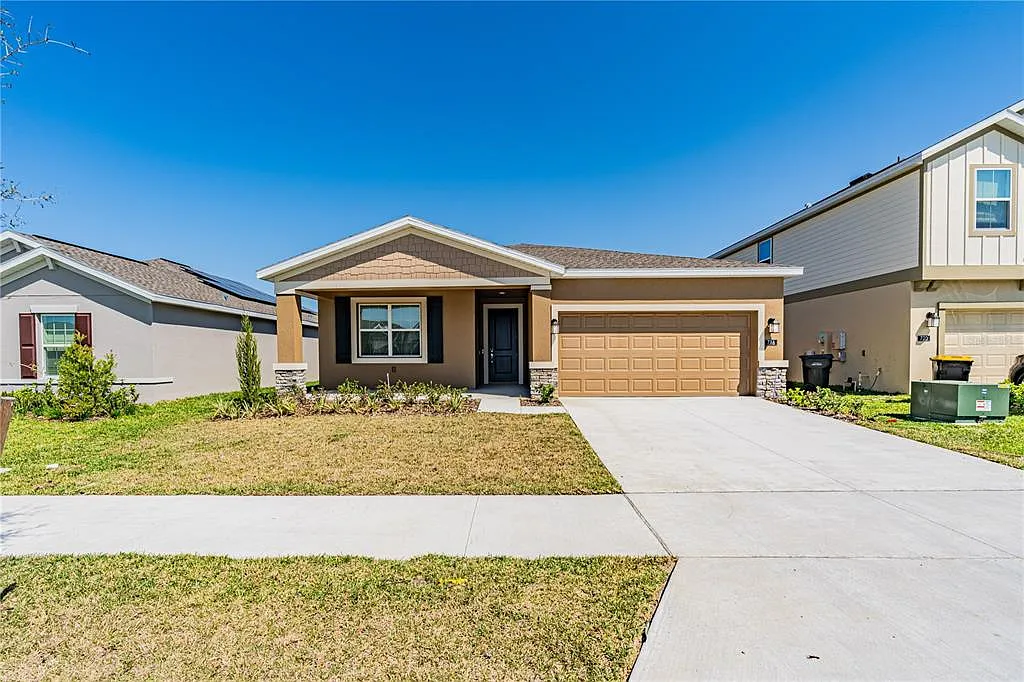 4 bed, 3.0 bath, 2080 sqft, $2,600 — Photo 1