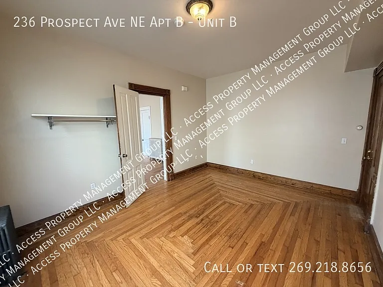 236 Prospect Ave NE #B — Photo 11