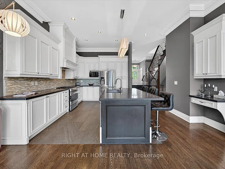 91B Evans Ave — Photo 9