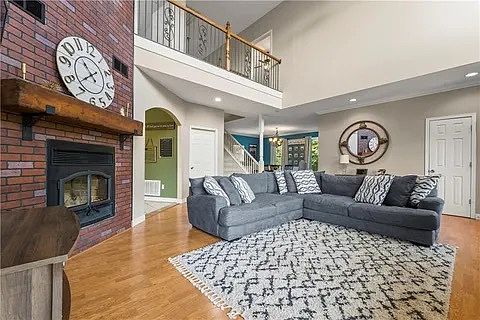 5th image of 395 W Short St #1