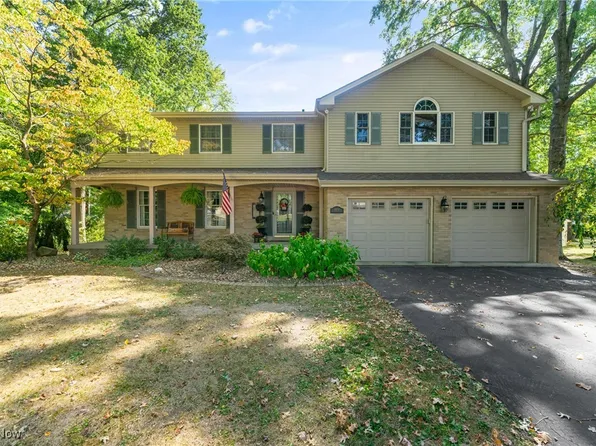 6976 White Oak Dr, Hubbard, OH 44425