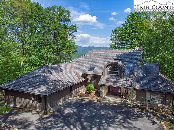 2nd image of 215 Hickory Ct