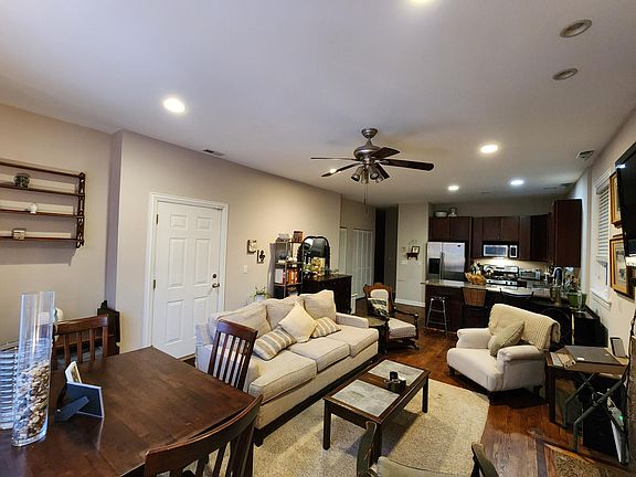 3rd image of 2623 W Evergreen Ave APT 2W