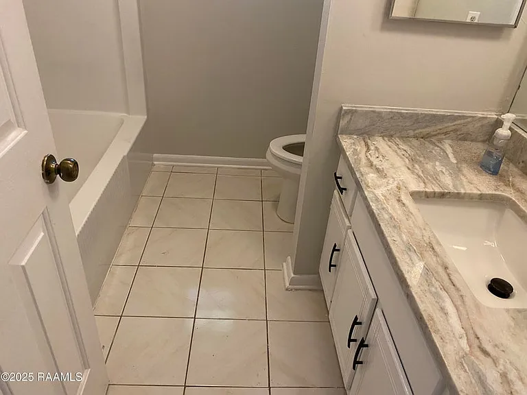 815 College Dr — Photo 6