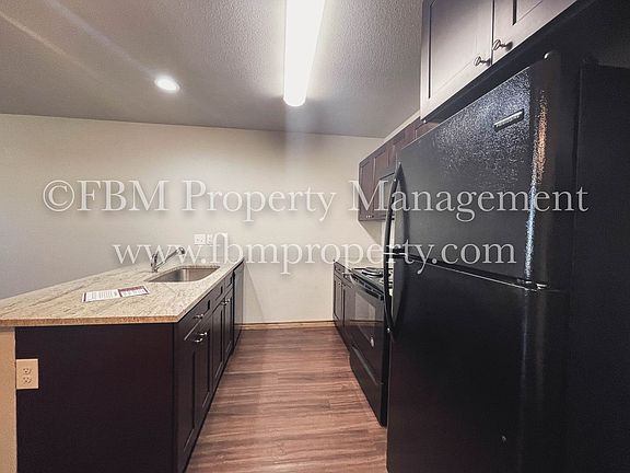 5th image of 460 Clark St #0