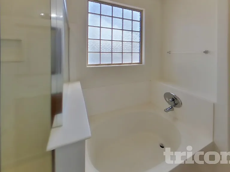 17307 W Monroe St — Photo 10