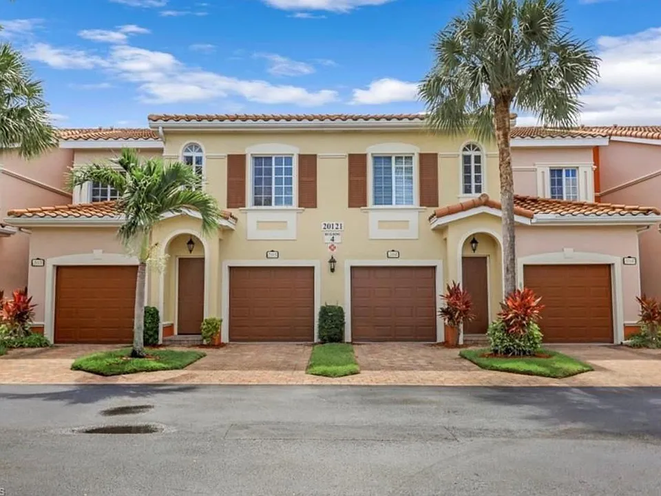 20121 Estero Gardens Cir #204