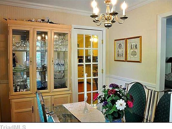5th image of 2994 Marguerite Park Dr