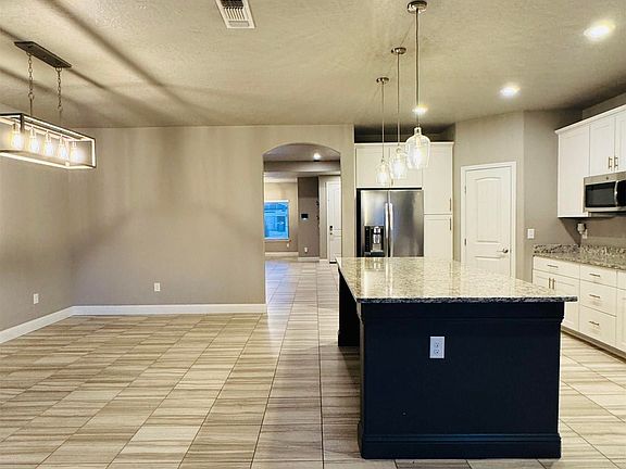 4th image of 1907 N Orchid Dr