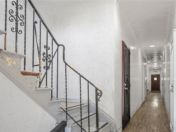 3rd image of 1103 W 64th St