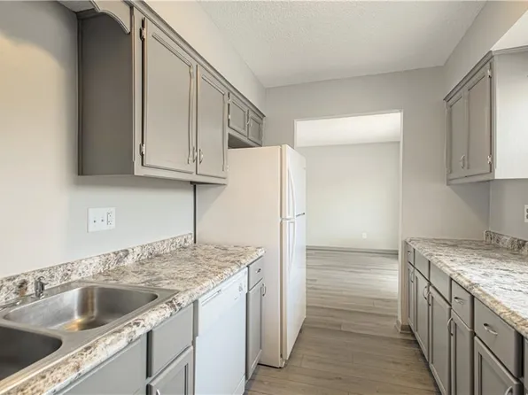 111 Crawford St, Liberty, MO 64068