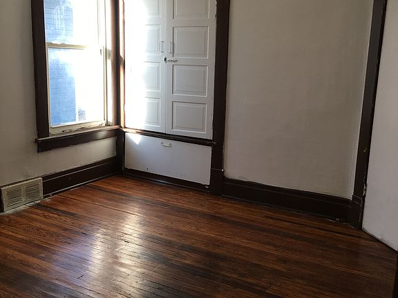 2nd image of 406 E Ferry St