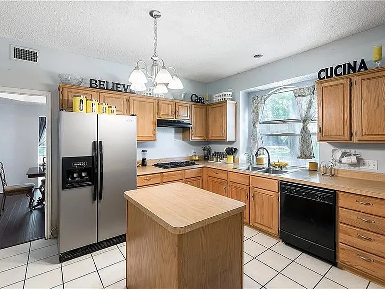 2409 Homestead Dr — Photo 6