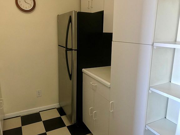 4th image of 225 Saint Pauls Ave #1105