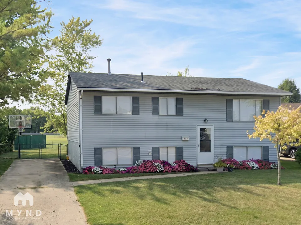 217 Parkdale Dr