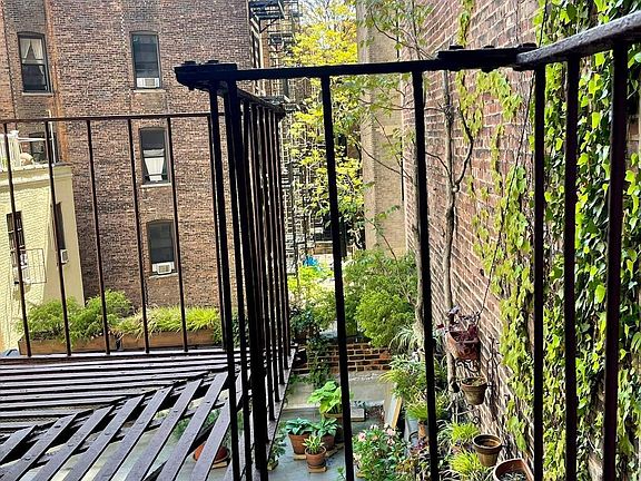 5th image of 2270 Broadway APT 2A
