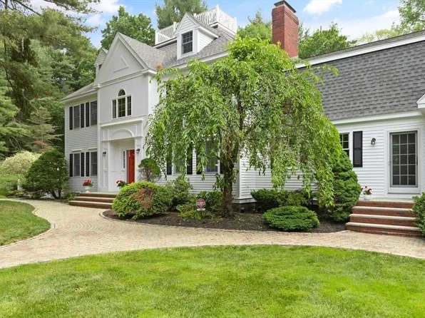 9 Mohawk Ln, Lynnfield, MA 01940