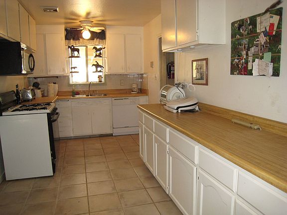 Lots of counter/cabinet space